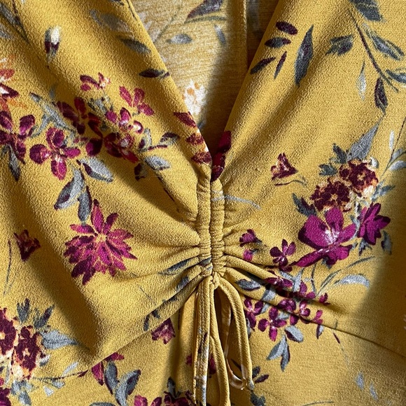 Dynamite Yellow Floral Top - Picture 4 of 4
